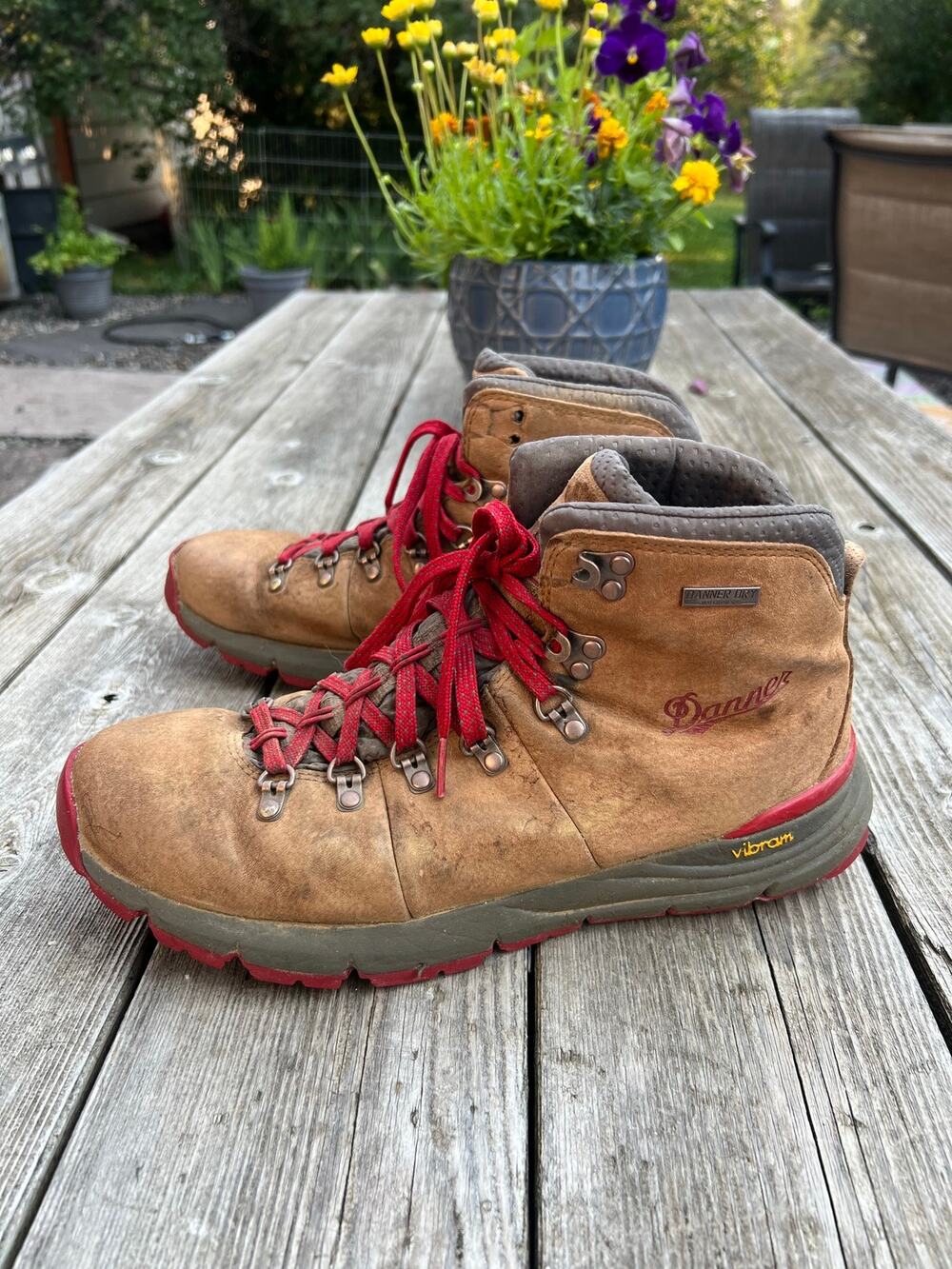 Danner 600 mountain hiking boots men’s size 10 waterproof leather suede brown